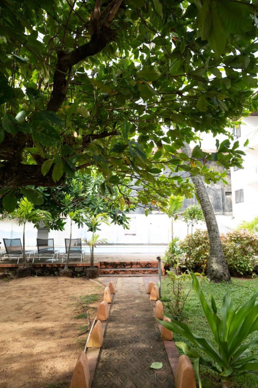 Topaz Negombo
