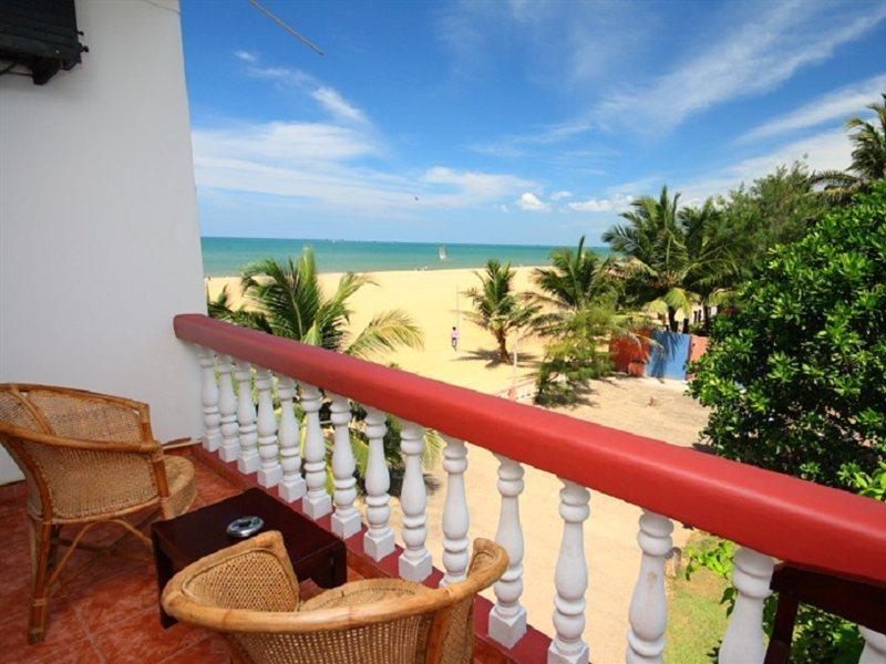 Topaz Negombo