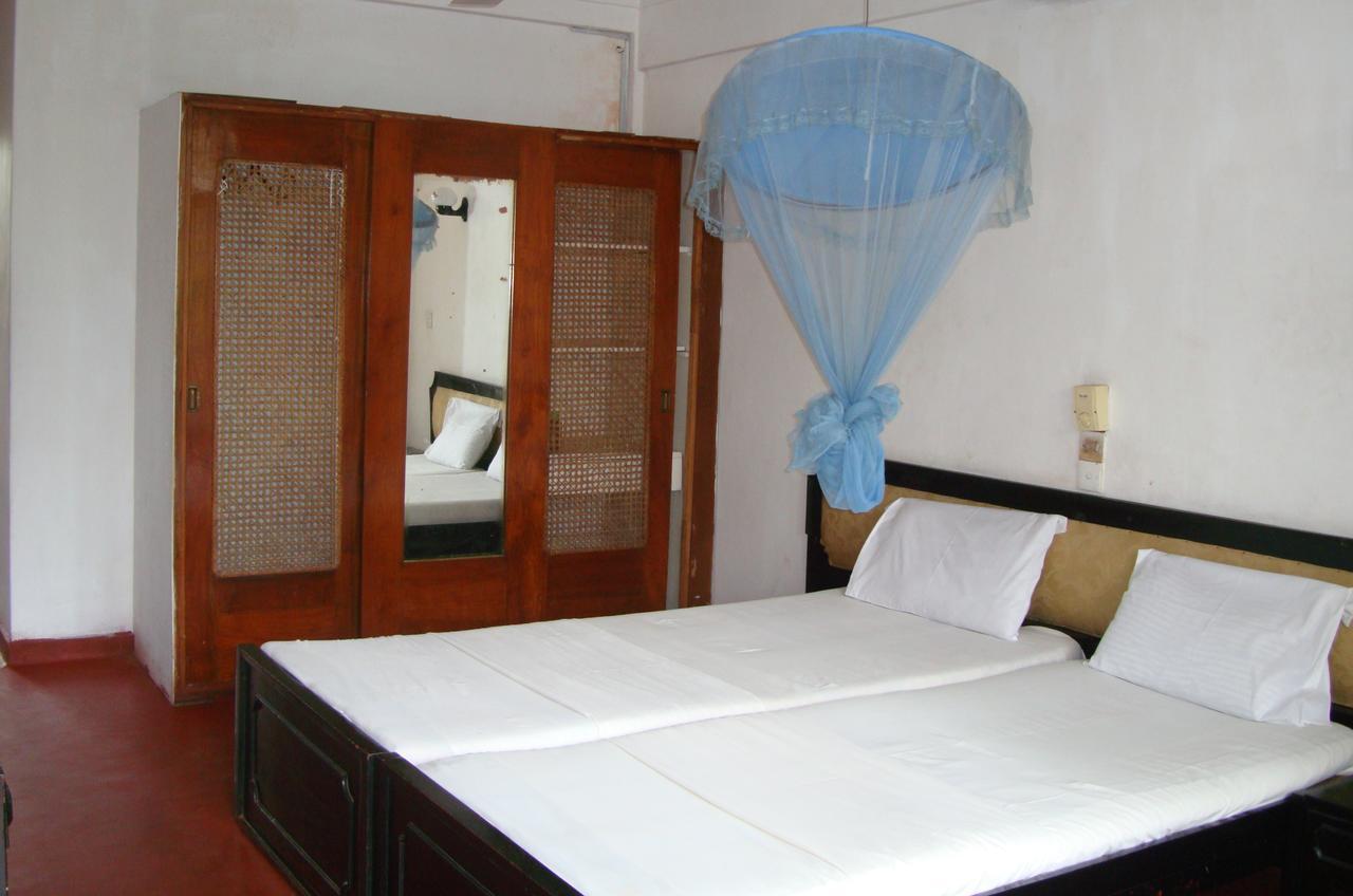 Topaz Negombo