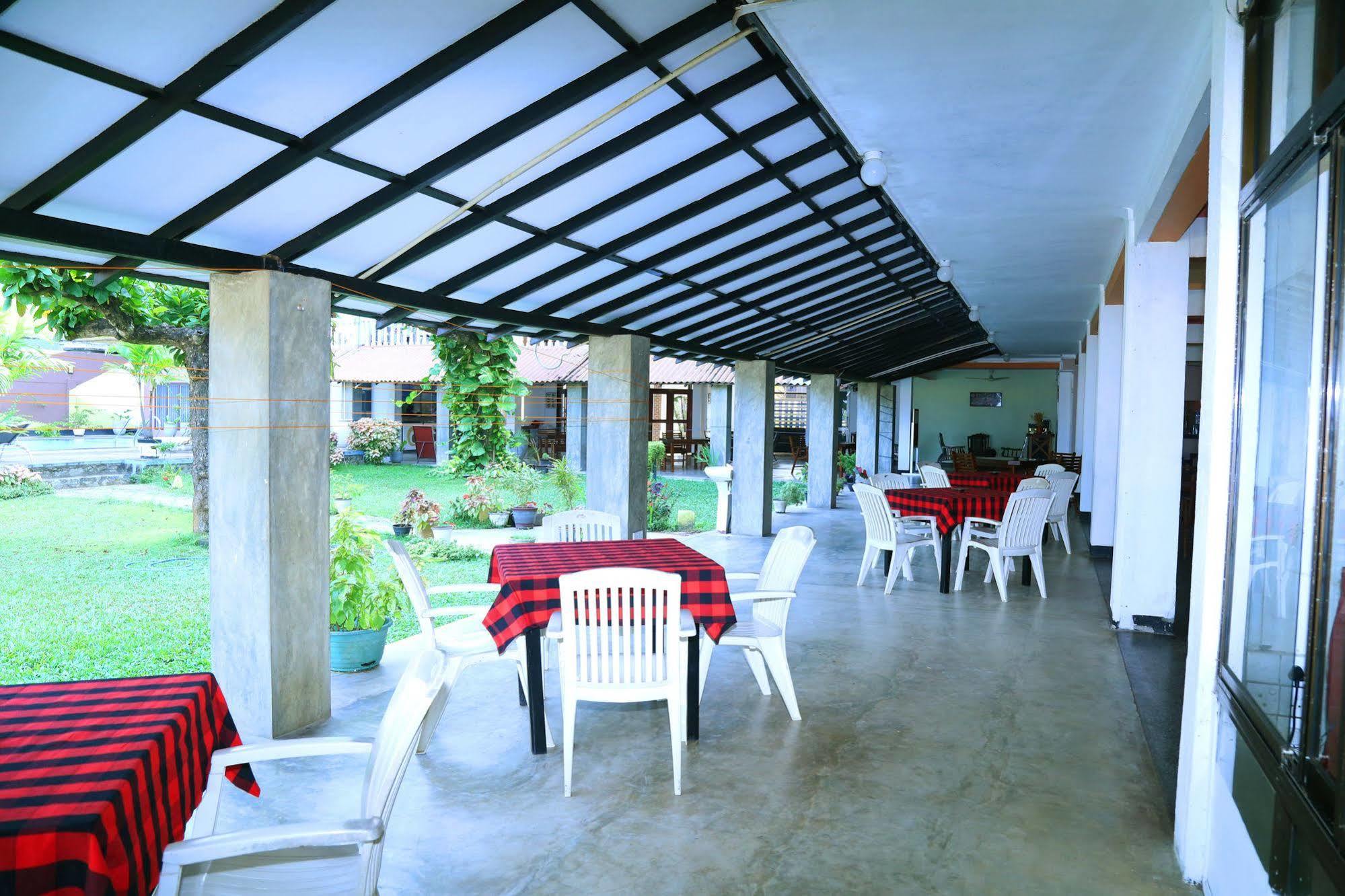 Topaz Hotel Negombo