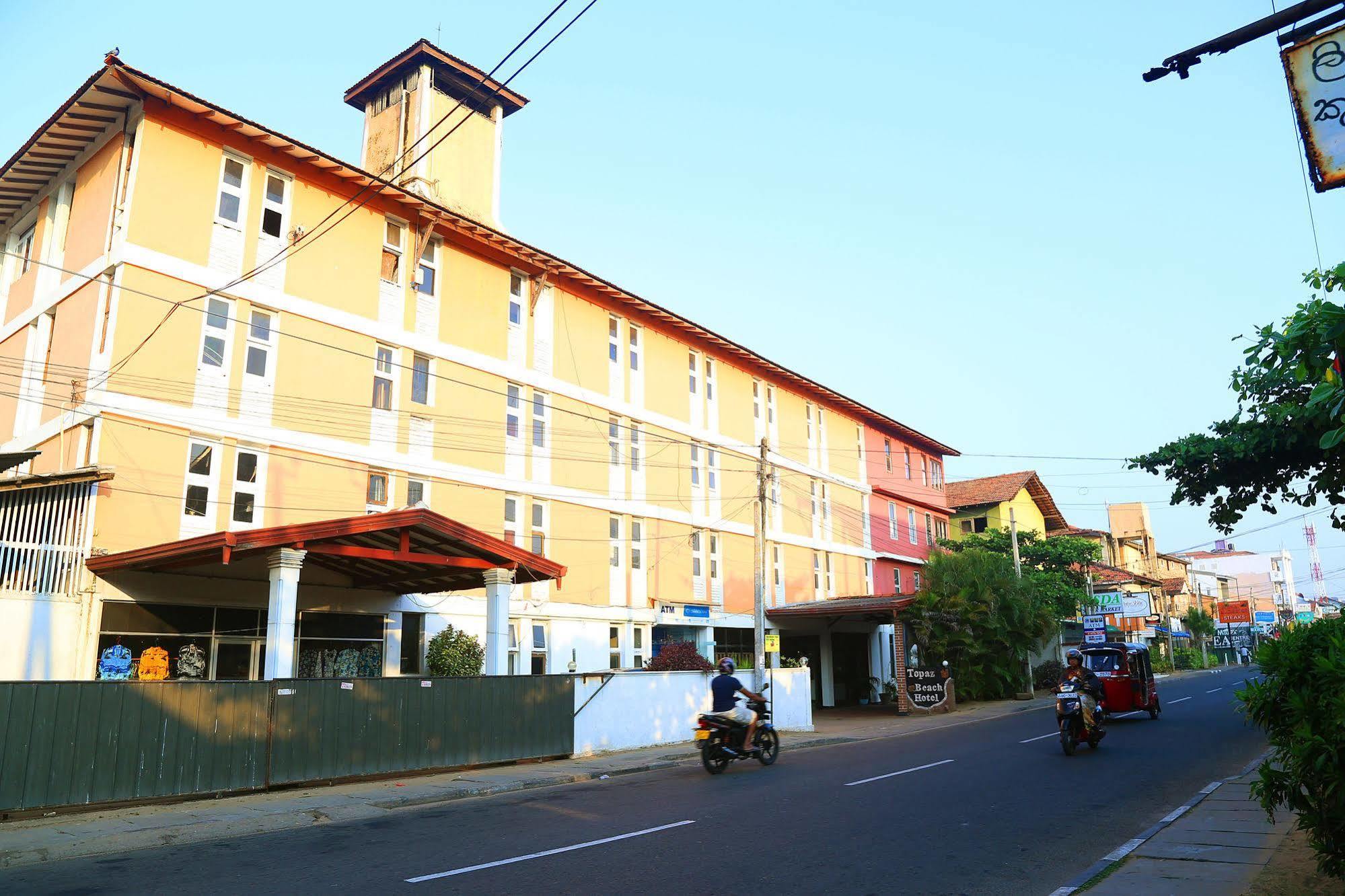 Topaz Hotel 3*